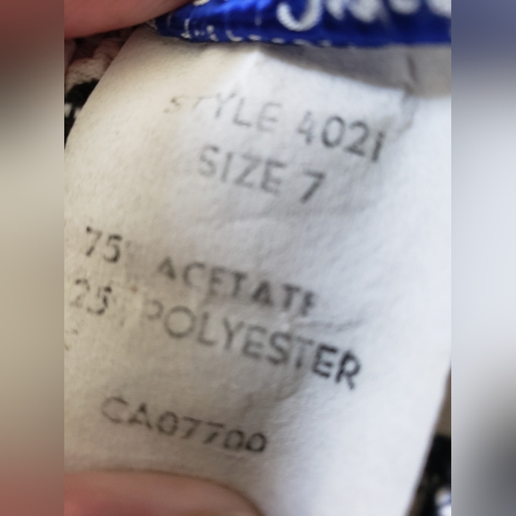 Adorable 70s polkerdot dress with flutter sleeves - Picture 7 of 7